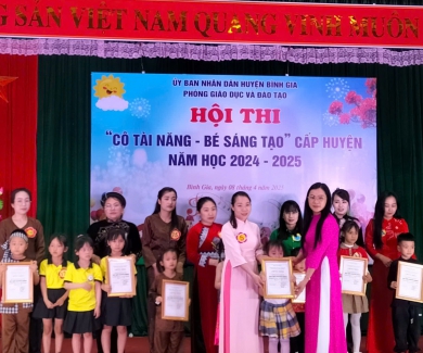 Hội thi “Cô tài năng, bé sáng tạo” cấp huyện năm học 2024-2025.